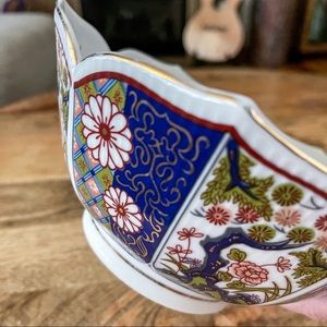 Vintage Japanese Porcelain lotus bowl - Imari style, no sticker - VTG MCM